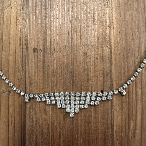 Elegant Silver Necklace - Picture 3 of 4